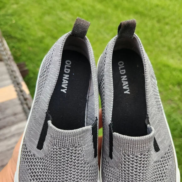Old Navy Gap kids Boys Gray Slip-On Sneakers Soft knit Shoes Size 11 (4 years) - Picture 3 of 6